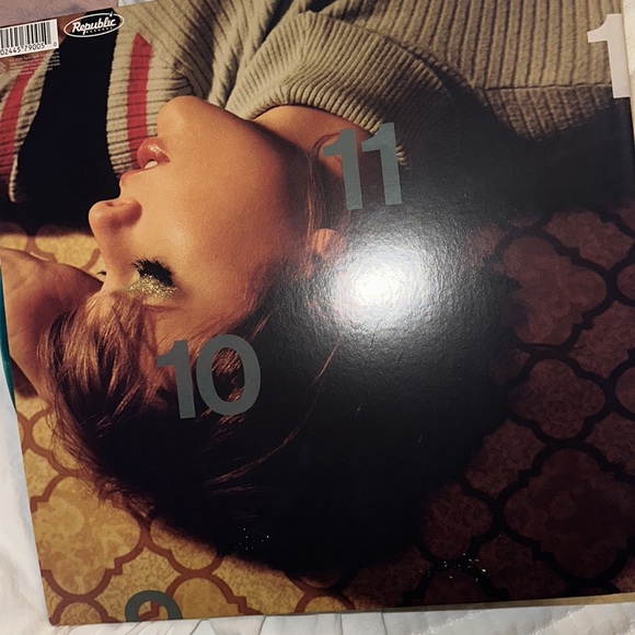 taylor swift record! - Picture 3 of 4